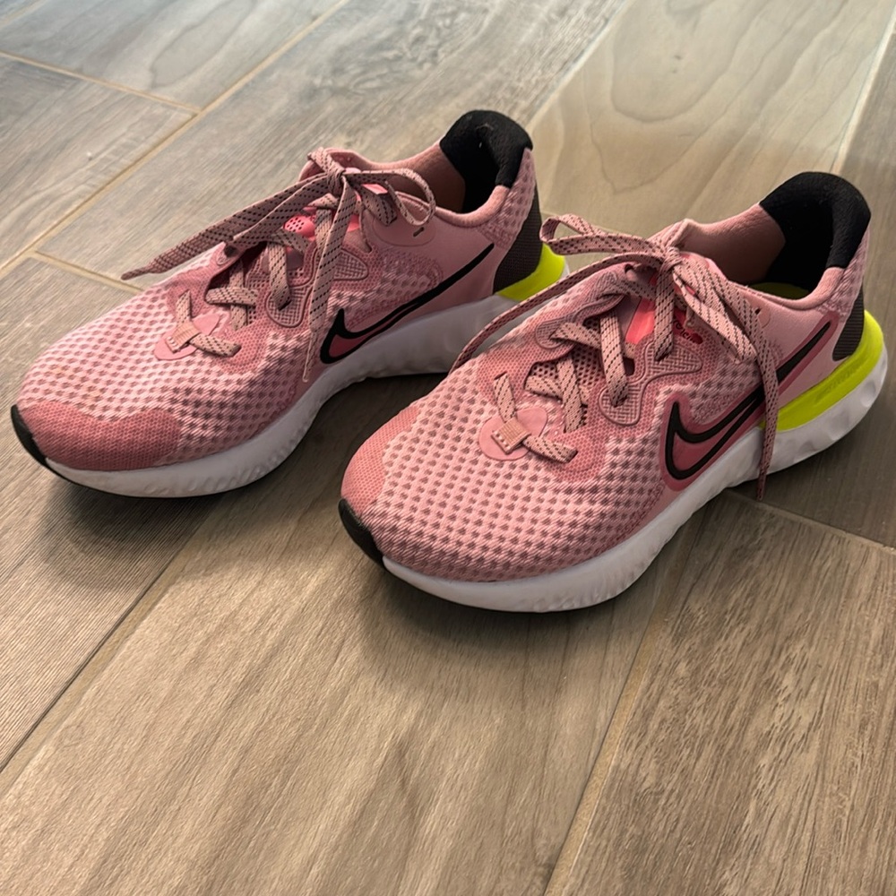 Women’s Nike Renew Size 7 Tennis Shoes
